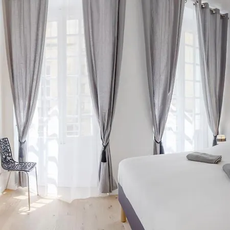 Centre - Place De La Bourse - 4 Personnes